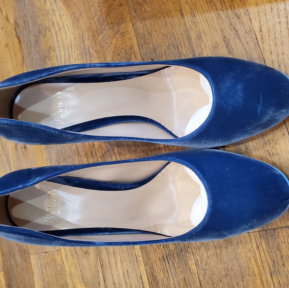 Blue velvet heels